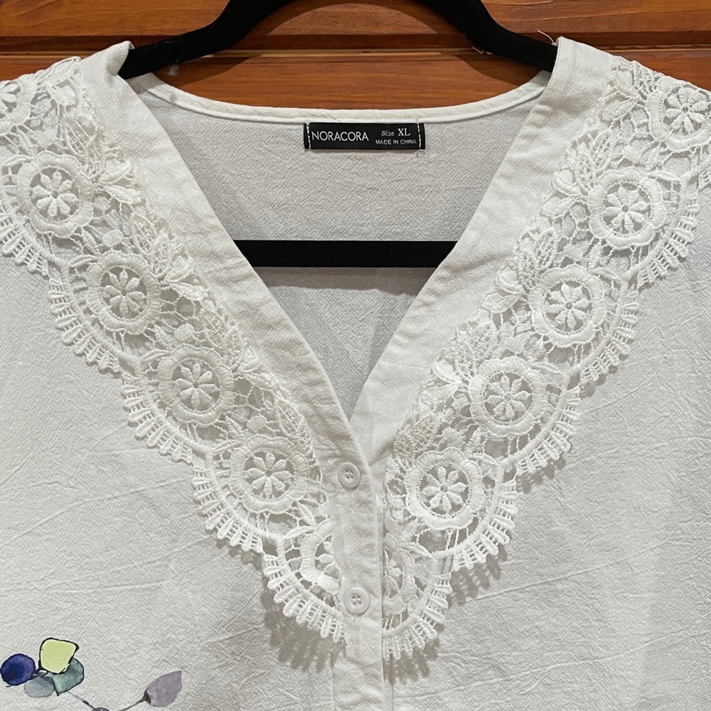NORACORA White Top with Blue Floral Design Sz XL - Picture 5 of 7
